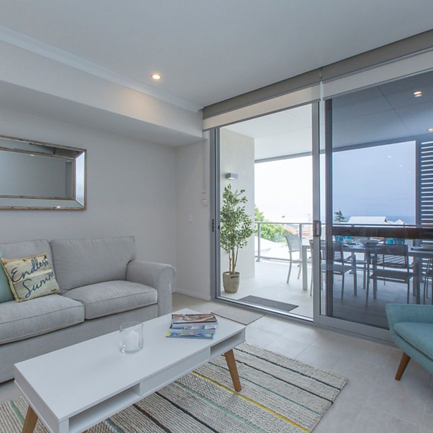 Love the Beach, Ocean Views, Sunsets & a Swim before Work then this is just for you! - Photo 1