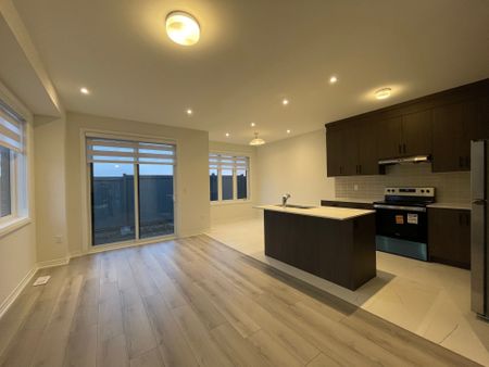 For Lease - 70 Tipp Drive, Richmond Hill, Ontario - Photo 3