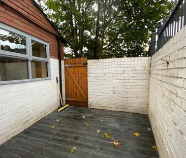 2 bedroom end of terrace house to rent - Photo 3