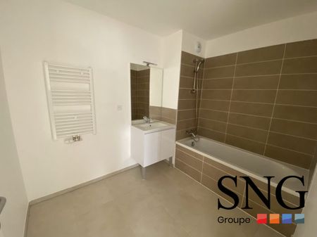 T3 AVEC LOGGIA + PARKINGS - Photo 5