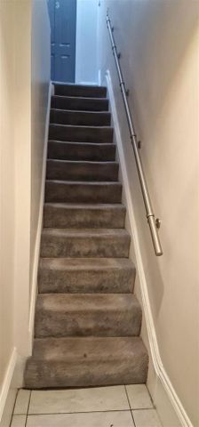 6 bedroom end of terrace house to rent - Photo 2