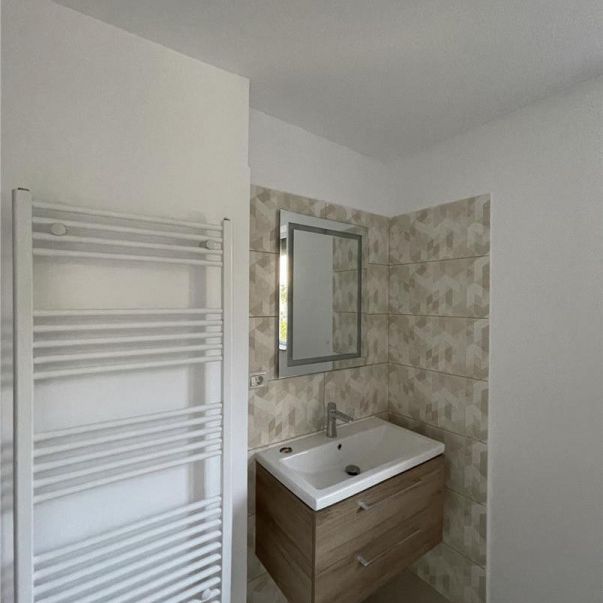 Casa cu 8 camere: clinica, cabinete medicale, centru estetic - Fotografie 1