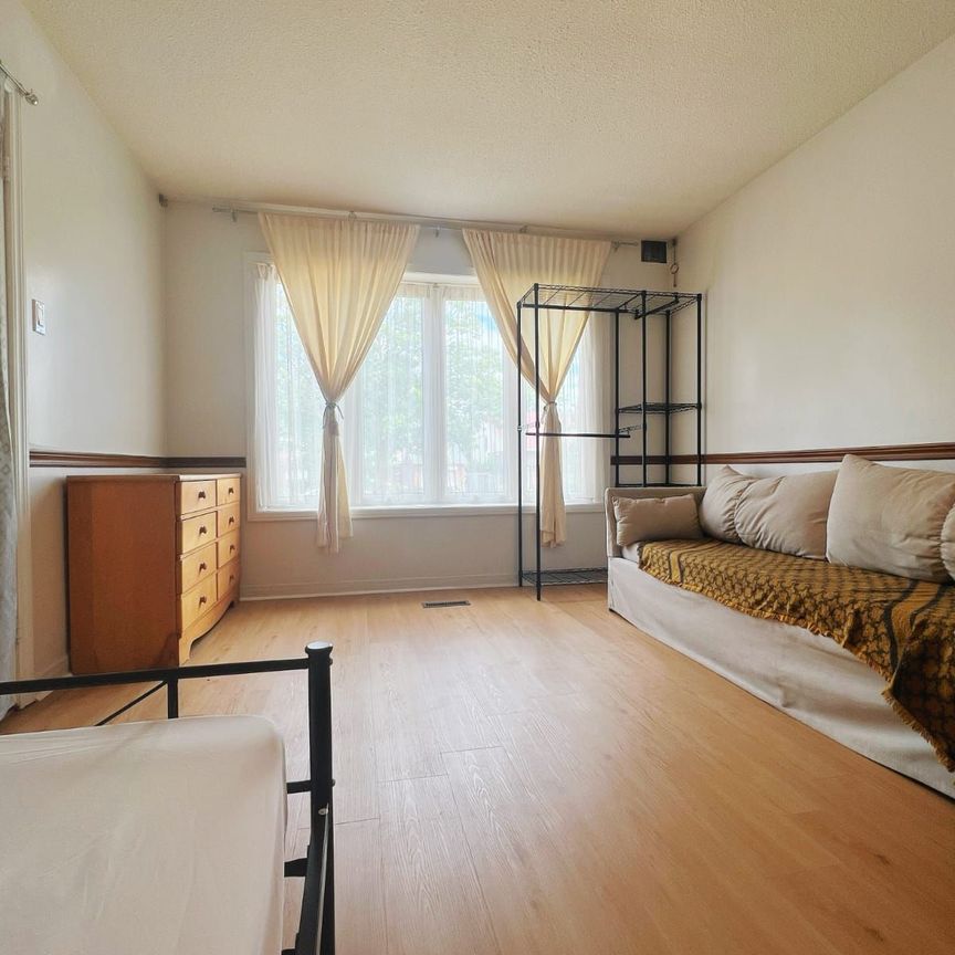 For Lease - 12 Blue Eagle Trail Unit# Room1, Toronto, Ontario - Photo 1