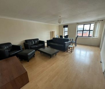 Flat to rent on - Photo 1