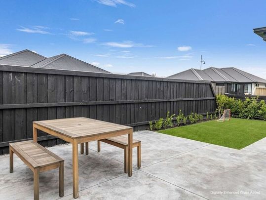 Lovely three bedroom home in Pegasus! - Photo 1