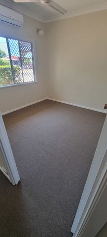 Lowset 2 bedroom unit close to school - shops and beach - Photo 4