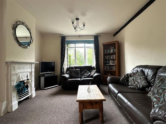 1 bedroom in a house share to rent - Photo 1