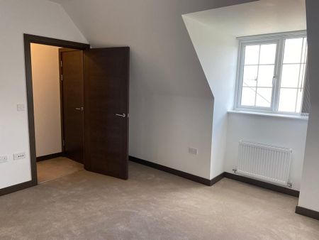 4 bedroom semi-detached house to rent - Photo 3