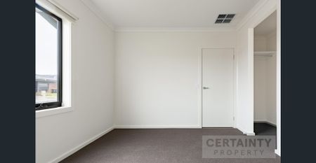 Beautiful Brand new 4-Bedroom Family Home in Wallan - Photo 4