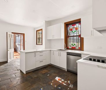 Oversized corner home with north aspect and parking - Photo 4