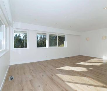 Charming Ocean View in Dundarave/Queens –Prime Location Near Schools - Photo 6