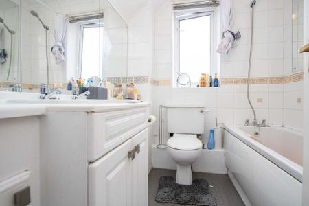 2 bedroom semi-detached house to rent - Photo 5