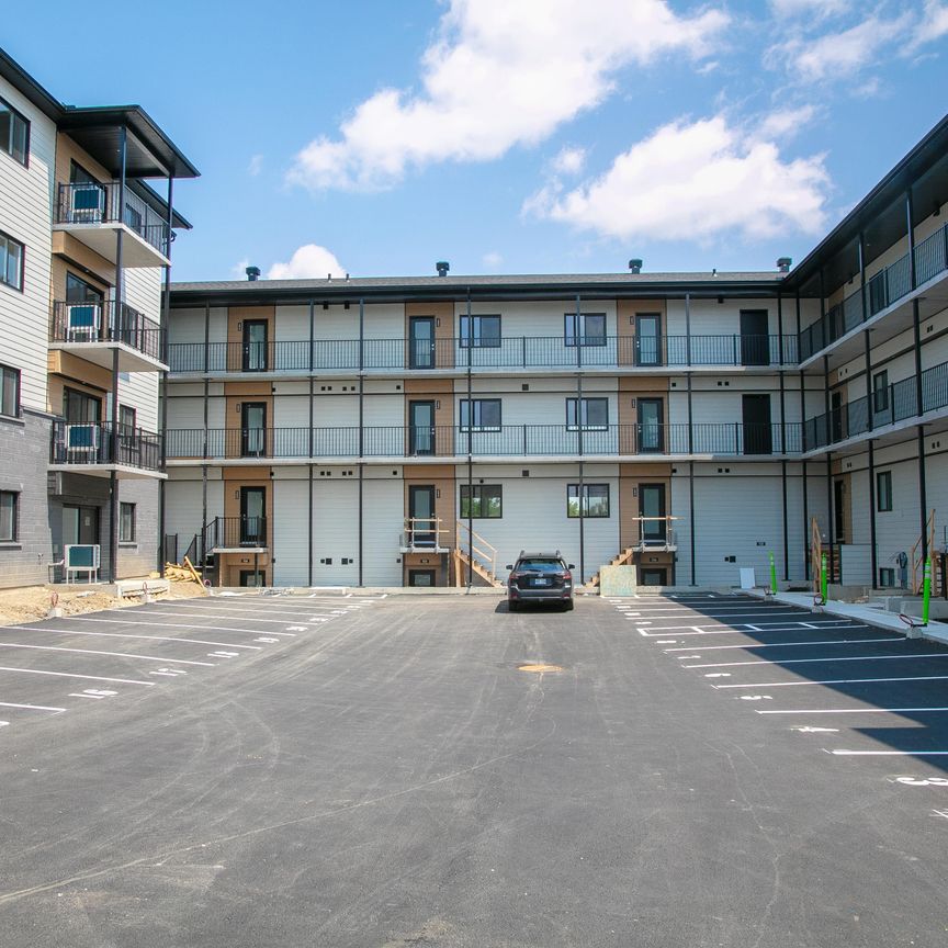 5001, boul. Bertrand-Fabi #107, Sherbrooke (Rock Forest | St-Élie) - Photo 1