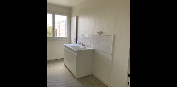 Location Appartement 4 pièces 70 m² Issoudun - Photo 2