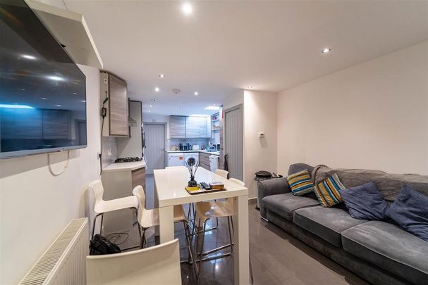 6 bedroom house to rent - Photo 1