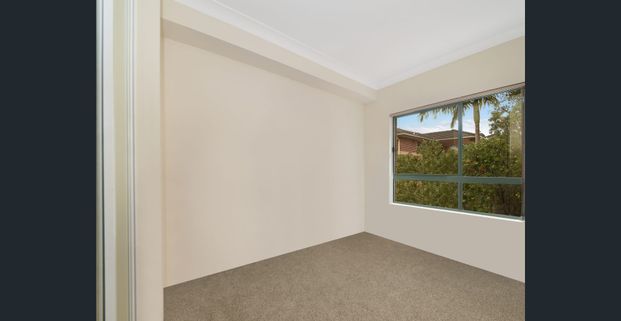 Two bedroom apartment in convenient location - Photo 1
