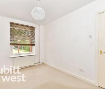 3 bedroom semi-detached bungalow to rent - Photo 6