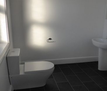 Lily Grove (Room 1), Beeston, NG9 1QL - Photo 3