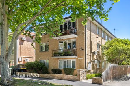 4 / 5 Ravens Grove, ST KILDA EAST - Photo 3
