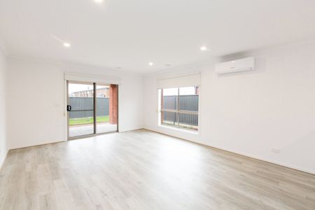 FAMILY HOME! - Photo 5