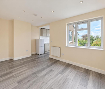3 bedroom end of terrace house to rent - Photo 2