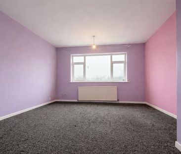 3 Bedroom Flat To Let - HP11 - Photo 5
