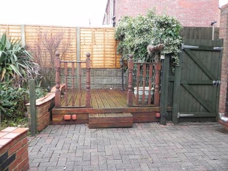 2 bedroom semi-detached house to rent - Photo 5