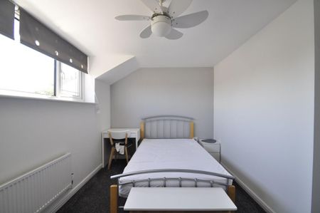 1 bedroom in a house share to rent - Photo 4