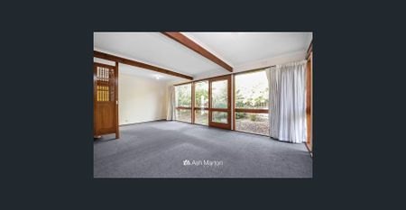 A Charming Family Gem in Frankston - Photo 3