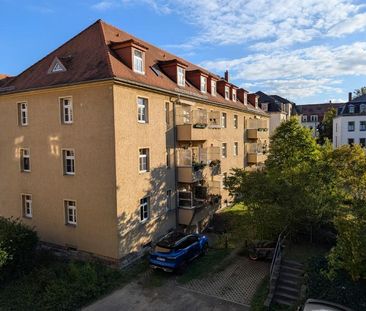 EBK & Dusche! 2-Zi.-DG-Wohnung im Pieschen // sofort frei - Photo 1