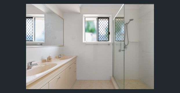 Great family home in an ideal location ***** UNFURNISHED ***** - Photo 1