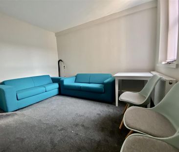 3 bedroom private hall to rent - Photo 5