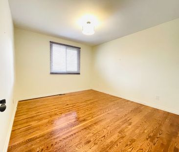 For Lease - 2249 Wyandotte Drive, Oakville, Ontario - Photo 2