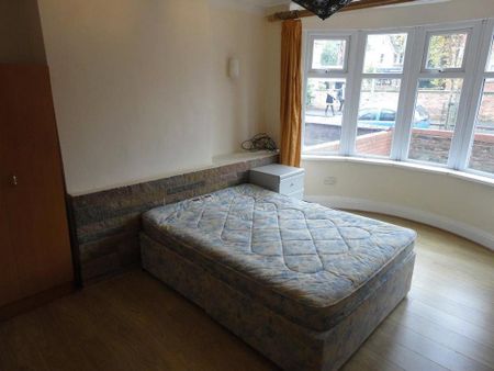 5 bedroom semi-detached house to rent - Photo 3