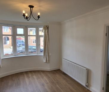 Large 3 Bed Property - Photo 3