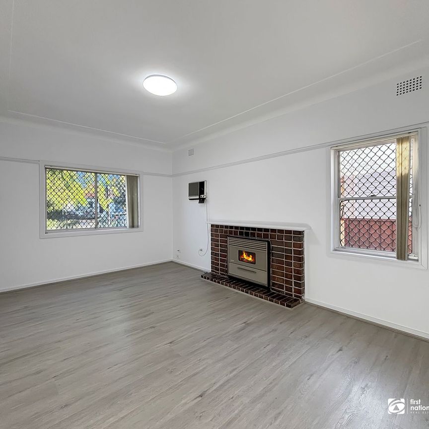 5 MIN WALK TO SEFTON HIGH SCHOOL - Photo 1