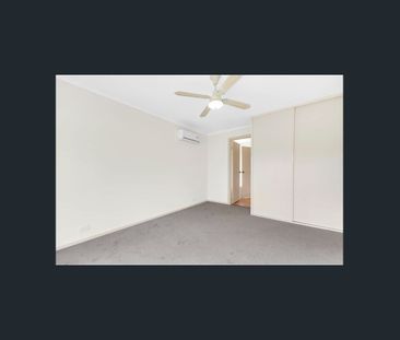 DON'T MISS OUT - ATTRACTIVE 3 BEDROOM FAMILY HOME - Photo 2