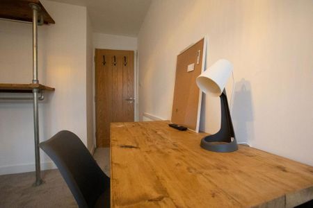 3 bedroom flat to rent - Photo 4