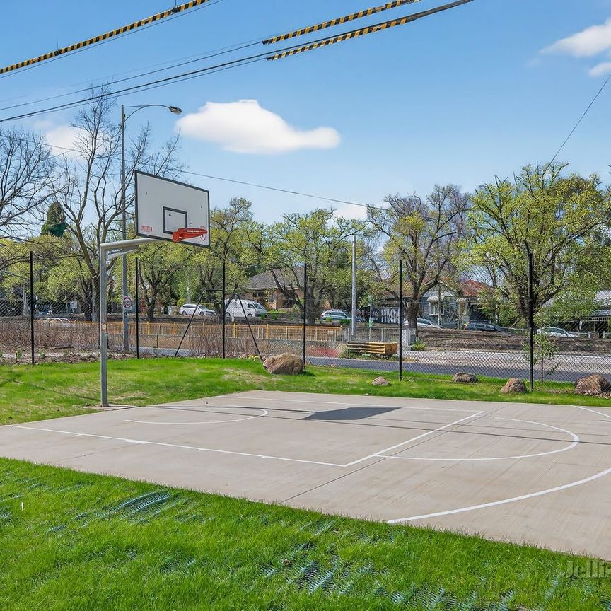 Merri Apartment - Light-Filled Two-Bedroom with City Views - Photo 1