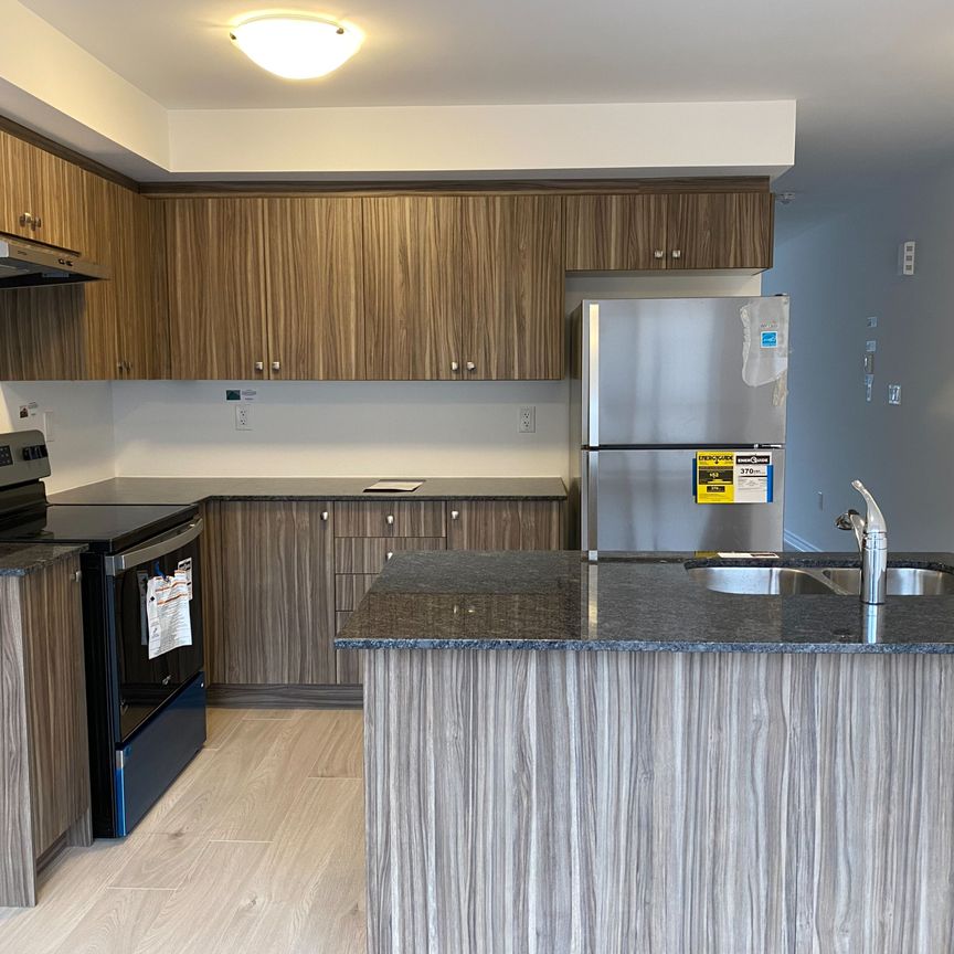 For Lease - 19 Pumpkin Corner Crescent, Barrie, Ontario - Photo 1