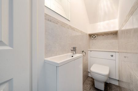 Hotham Close, Sutton At Hone, Dartford, DA4 9ET - Photo 2