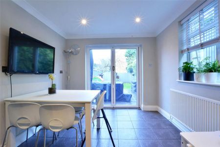 4 bedroom terraced house to rent - Photo 3