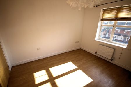 2 bedroom apartment to let - Photo 4
