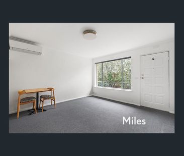 WELL PRESENTED TWO BEDROOM APARTMENT - Photo 2