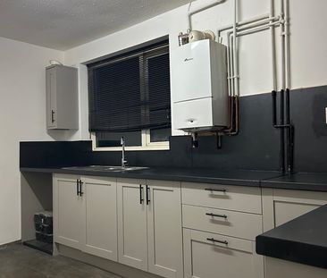 3 Bed Semi-Detached House, Camden Gardens, CR7 - Photo 4