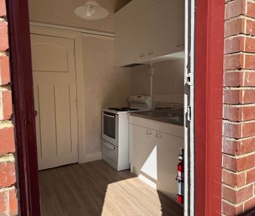 Ready to move in partially furnished flat - Photo 5