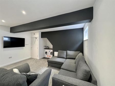 5 bedroom maisonette to rent - Photo 2
