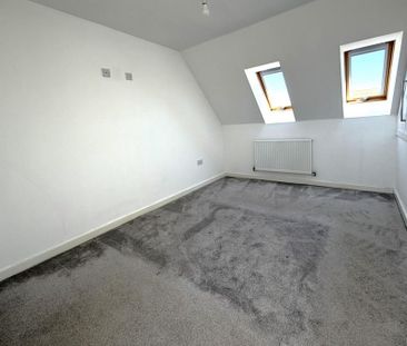 3 bedroom end of terrace house to rent - Photo 4