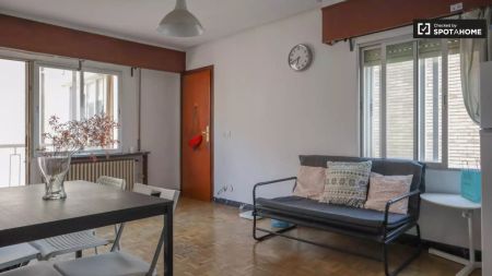 Double bed in Room in a shared 4-bedroom apartment for rent in Bellas Vistas, for students only. - Foto 2