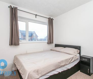 3 bed Flat for Rent - Photo 3